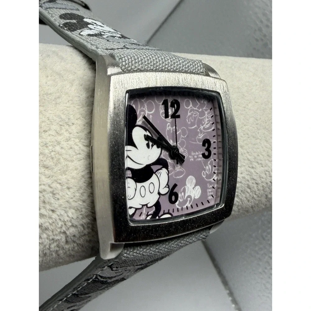 Disney Parks Limited Release New Battery NIB Mickey Mouse Watch 35MM 8